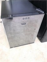 New Whynter Counter Top Wine Chiller (16"W x20T)