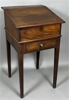 Desk on legs ca. 1810; in mahogany with a hinged