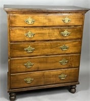 Chest of drawers ca. 1800; in cherry with a