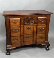 Block front chest of drawers ca. 1790; in