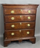 Chippendale chest of drawers ca. 1810; in pine