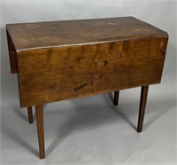 Hepplewhite dropleaf gateleg table ca. 1810; in