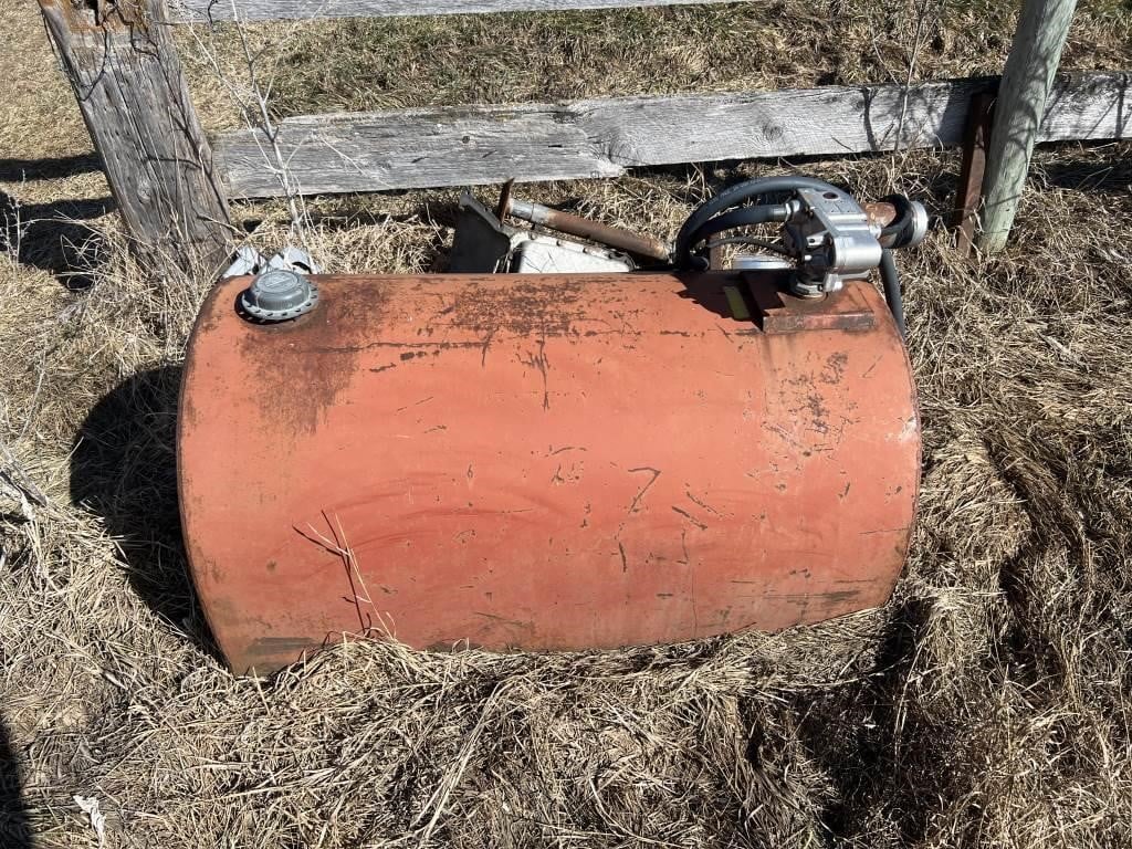 450L slip tank with pump has diesel in it, pump