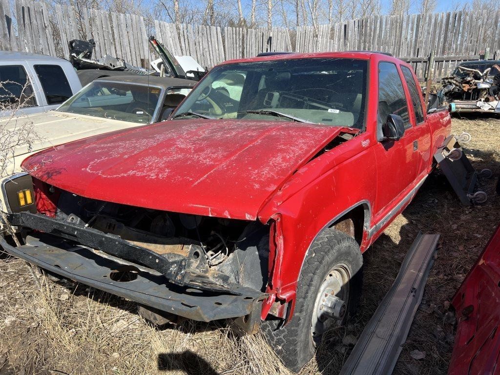 Early 90’s Chevy 1500 4X4 parts only no rear diff