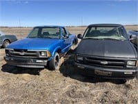 Pair of late 90’s Chevy S10 2WD V6, black one is