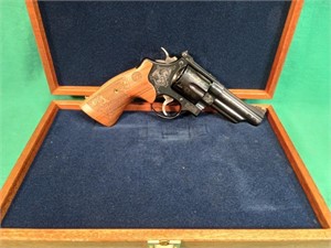 Smith and Wesson 29-10, 44Mag 6 shot revolver.