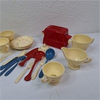 VINTAGE KID'S KITCHEN SET