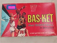 Cadaco 1966 Bas-Ket basketball miniature game