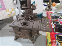 CAST IRON SALESMAN SAMPLE STYLE STOVE WITH ACCESS.