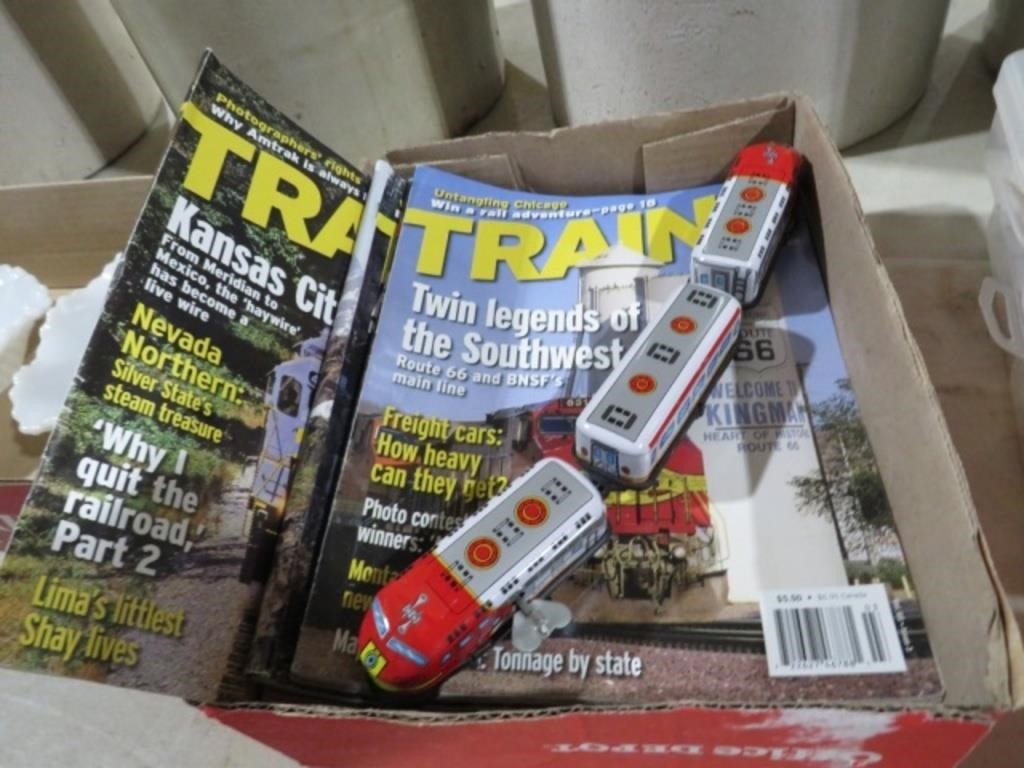 WIND UP METAL TRAIN WITH 10 TRAIN MAGAZINES