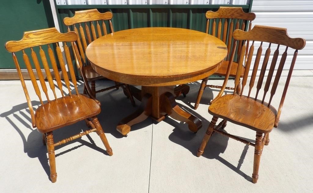 Antique Oak Table w/ 3 Leaves & 4 Chairs