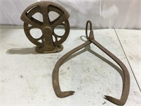 Metal ice tongs, pully