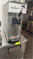 LIKE NEW SPACEMAN SOFT SERVE ICE CREAM MACHINE