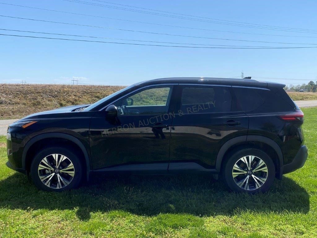 2021 Nissan Rogue  (20,390 miles)