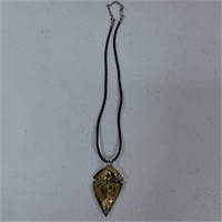 NECKLACE WITH GLASS PENDANT