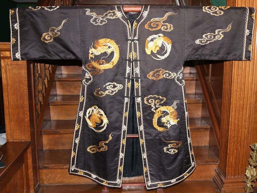 A CHINESE SILK EMBROIDERED DRAGON ROBE CIRCA EARLY