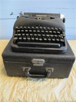 REMINGTON MODEL 5 PORTABLE TYPEWRITER W/ BOX