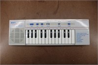 GPX Vtg Electric Organ Model KB 810