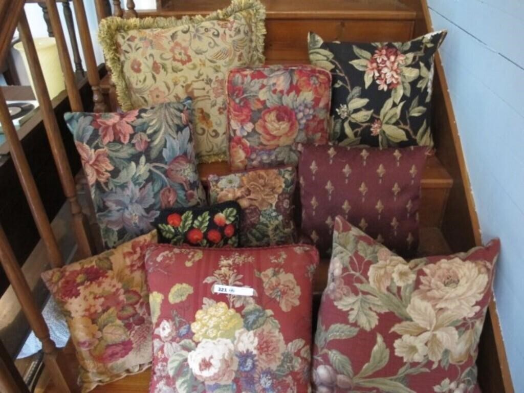 COLLECTION OF 10 PILLOWS