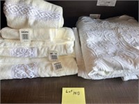 Quilt Large x1 & Towels w/Tags x4