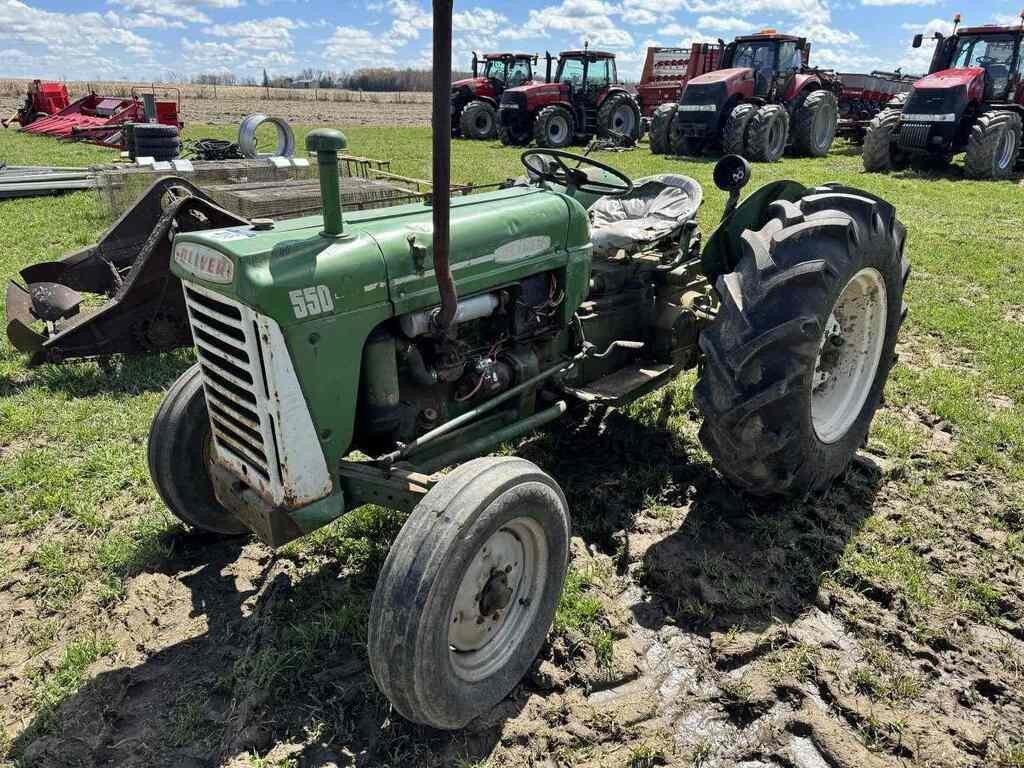 OLIVER 550 GAS TRACTOR