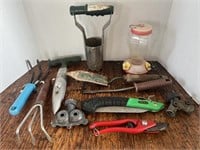 Hand garden tools, plastic pot