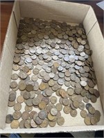 Approximately 570 wheat pennies