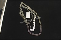 three chain necklace (display)