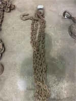 Thick chain with two hooks and Center for loop