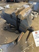 Small bench vice Buyer must be removed from