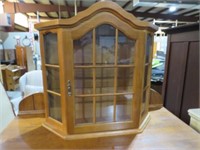 OAK 1 DOOR HANGING CURIO CABINET