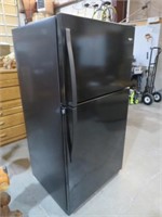 WHIRLPOOL 2 DOOR REFRIGERATOR FREEZER LIKE NEW