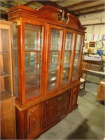 BASSETTCHERRY 2 PC LIGHTED CHINA CABINET 3 DR/4DO