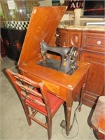 ANTIQUE SINGER SEWING MACHINE W/SOME CONTENTS