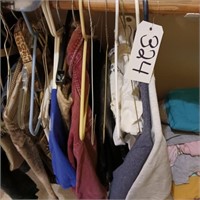 ASSORTMENT OF WOMENS CLOTHES (8-12)