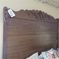 FULL SIZE ANTIQUE HIGH BACK BED WITH QUILT BEDDING