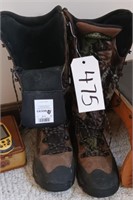 MENS HUNTING BOOTS (9 1/2)