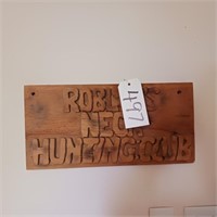 WOODEN HUNTING PLAQUE