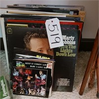 ASSORTMENT OF RECORDS & 45's