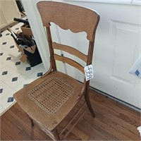SINGLE WOODEN SPINDLE BACK CHAIR