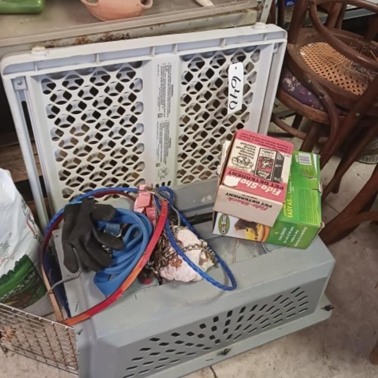 ASSORTMENT OF DOG ITEMS ( CARRIER, GATE, ETC.)