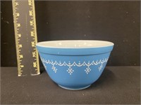 Pyrex Snowflake 401 1 1/2 PT Mixing Bowl