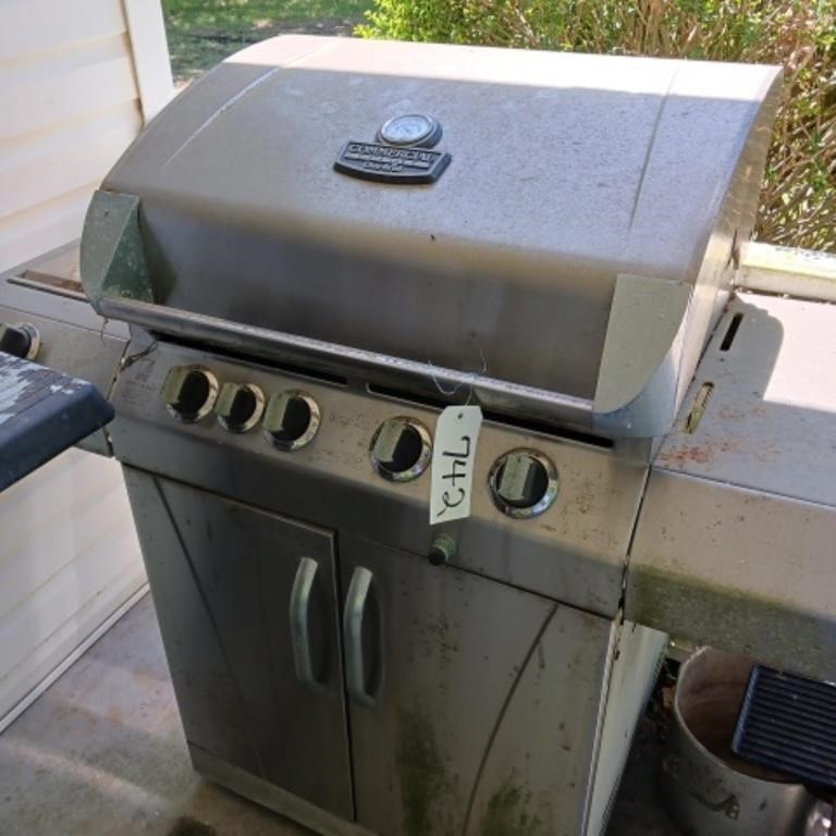 COMMERICAL CHAR BROIL GRILL