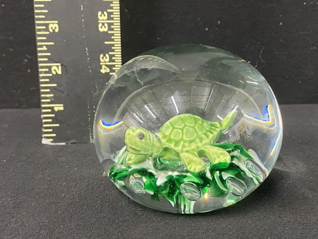 Gibson Signed Turtle Art Glass Paperweight