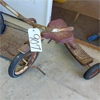 OLD RUSTY TRICYCLE