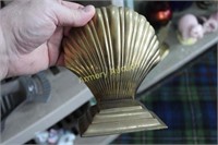 BRASS CLAM SHELL BOOKEND