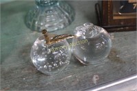 CRYSTAL APPLE PAPERWEIGHTS