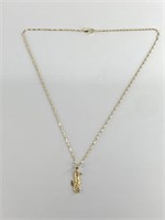 Gorgeous 14kt gold sea horse pendant on a 18" 14kt