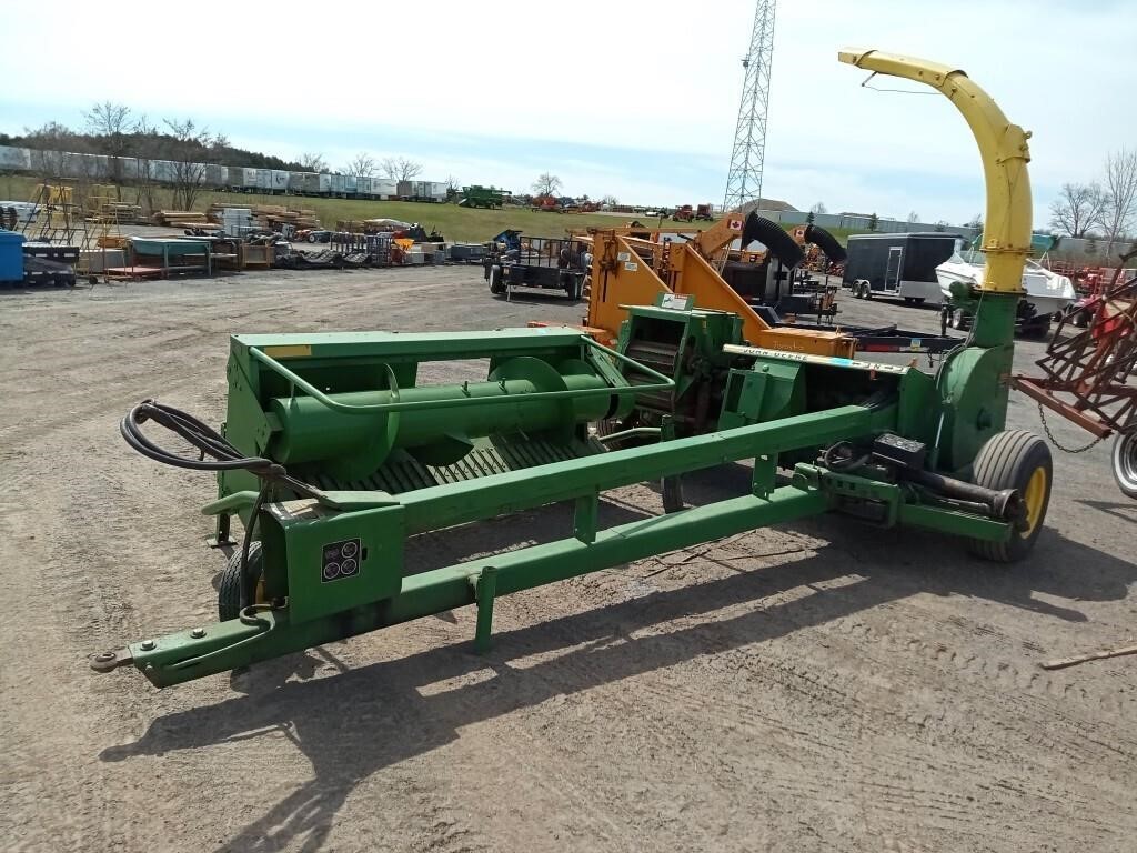 John Deere 3950 Forage Harvester & 7' CD Pickup