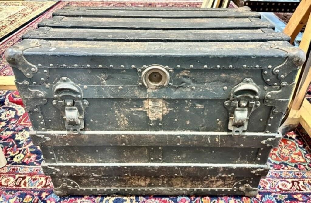 OLD CIRCUS TRUNK - TAYLOR TRUNK
